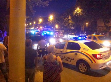 Individul care a lovit cu maşina un poliţist local nu părăseşte arestul